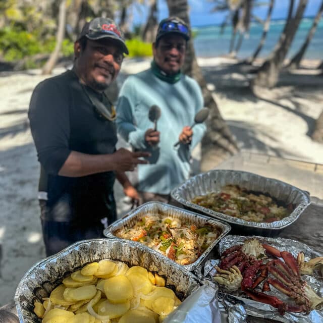 http://Beachside%20lunch%20with%20fresh%20seafood%20and%20friendly%20smiles.%20Enjoy%20the%20perfect%20outdoor%20feast!