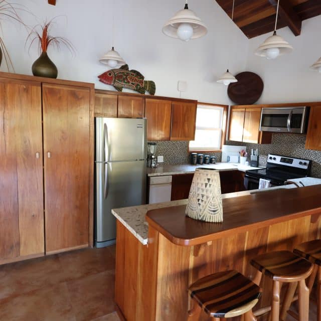 http://Modern%20Kitchen%20With%20Natural%20Wood%20Finishes